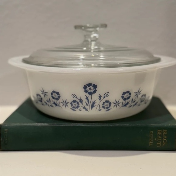 Vintage Glasbake Blue Floral 8in Casserole Dish with Pyrex Lid - Picture 2 of 10